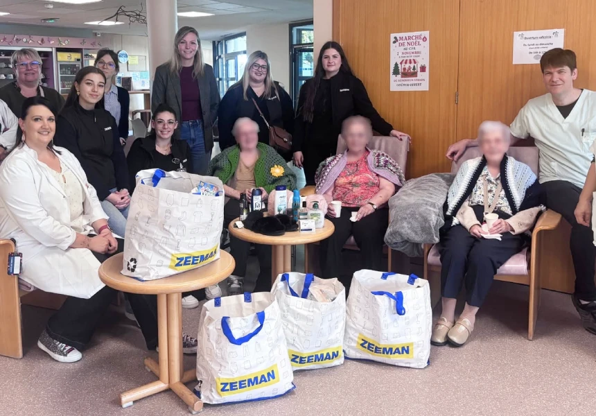 Distribution des cadeaux du magasin Zeeman aux résidents du centre pour personnes âgées